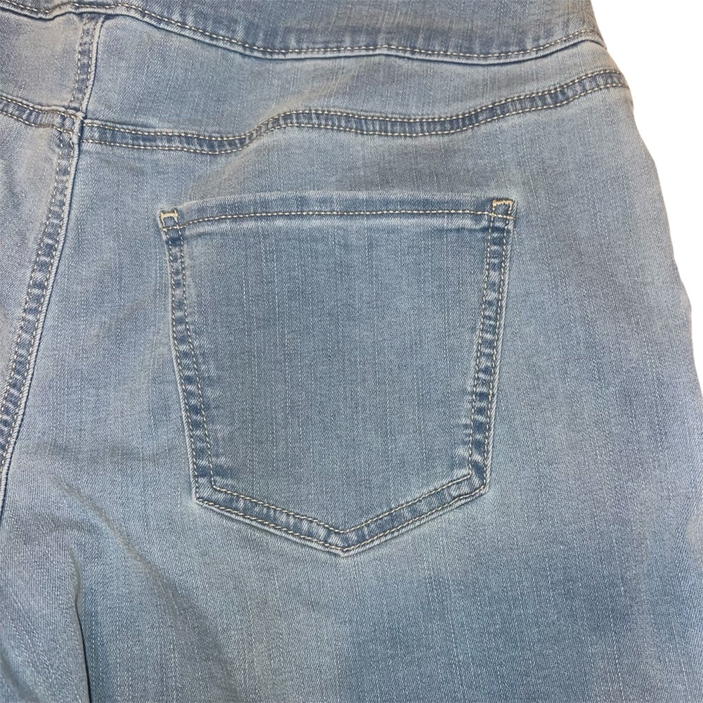 Croft & Barrow Women’s Shorts Sz 10A Mid Rise Pull On Stretchy Denim Slimming - Picture 5 of 9